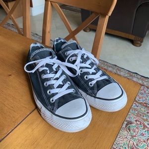 Black low top converse